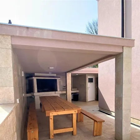 Maduna 1, With Swimming Pool شقة Kaštel