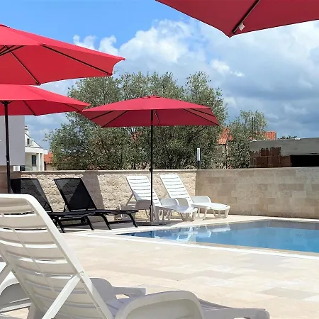 Maduna 1, With Swimming Pool شقة